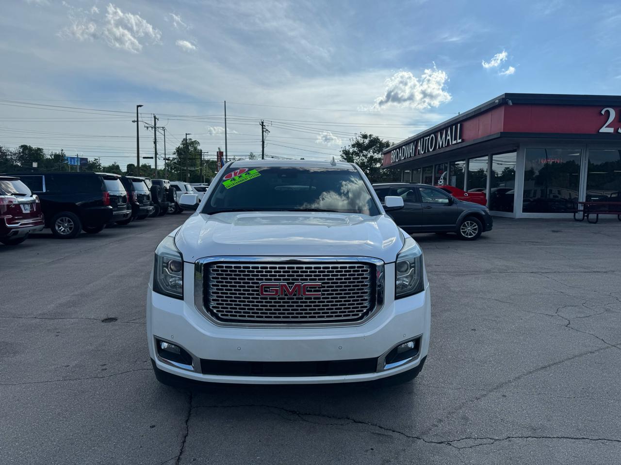 GMC Yukon XL 4WD 4dr Denali 2017