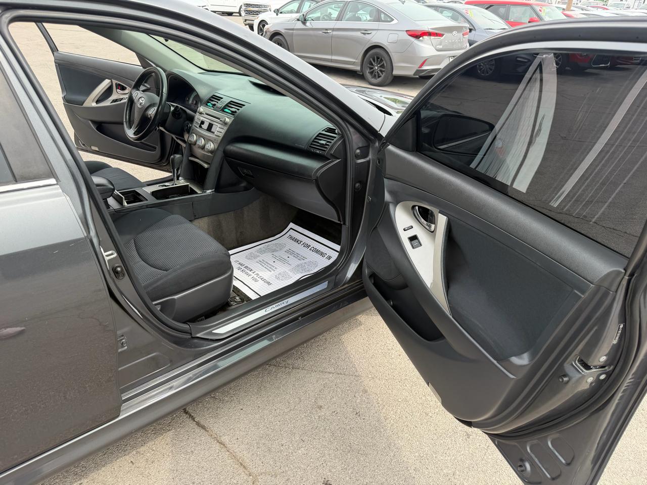 Toyota Camry 4dr Sdn I4 Auto SE (Natl) 2010