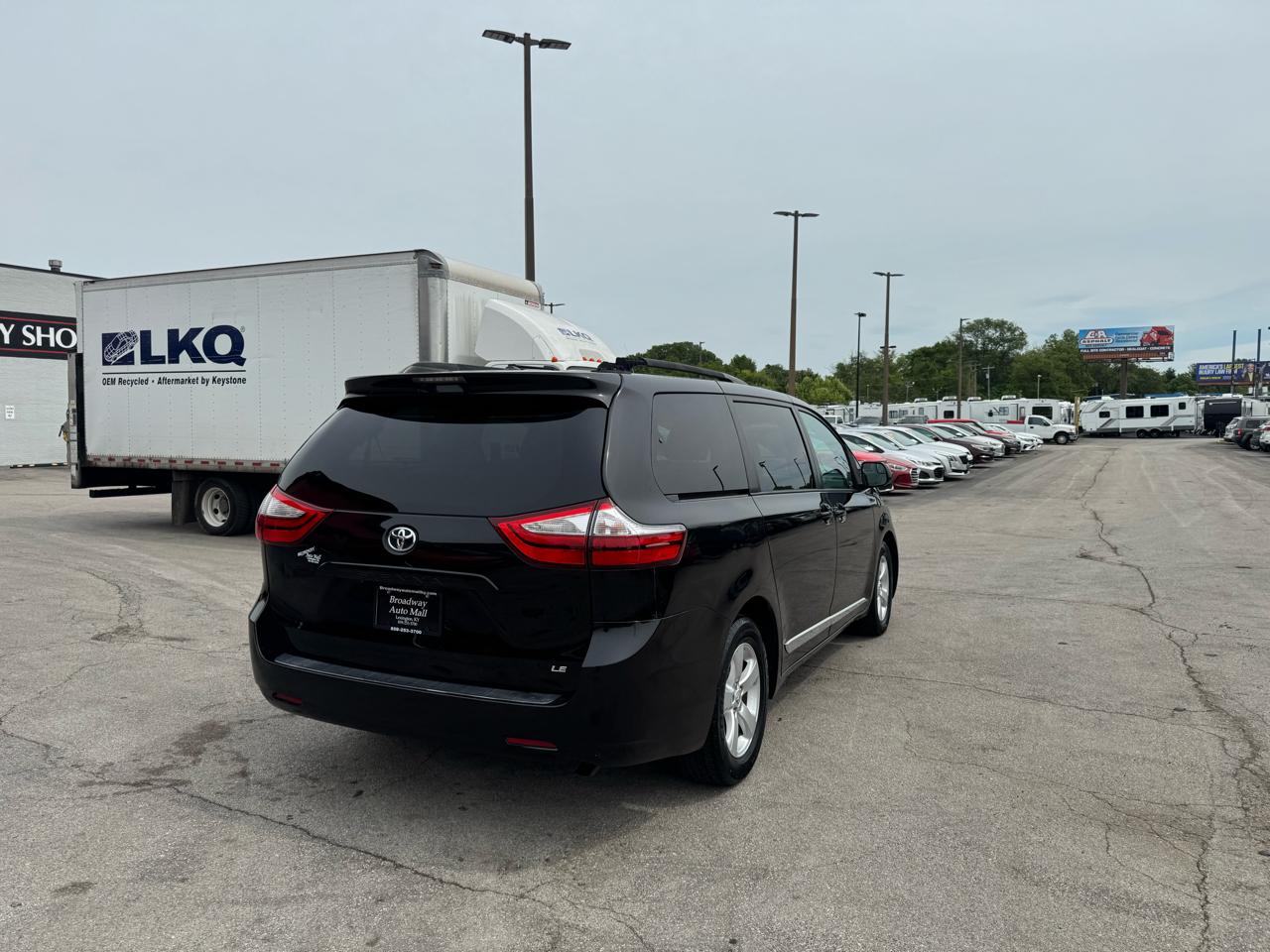 Toyota Sienna 5dr 7-Passenger Van LE FWD (Natl) 2016