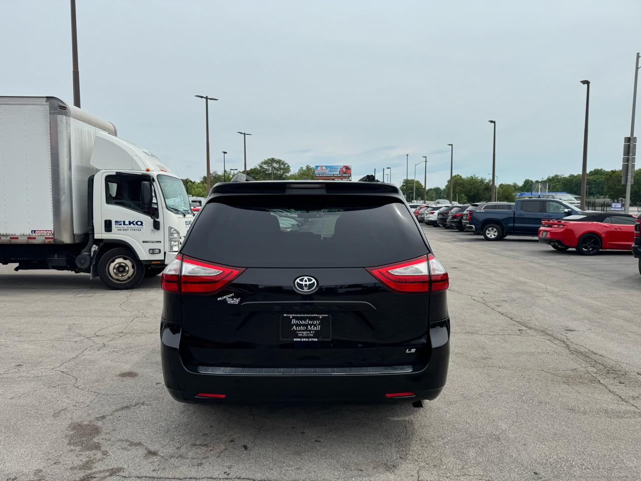 Toyota Sienna 5dr 7-Passenger Van LE FWD (Natl) 2016