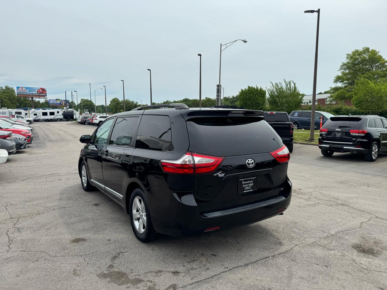 Toyota Sienna 5dr 7-Passenger Van LE FWD (Natl) 2016
