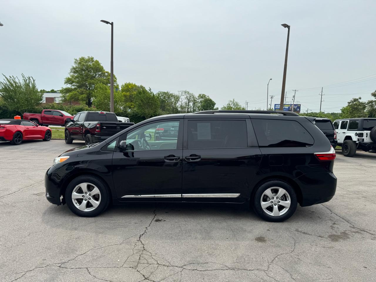 Toyota Sienna 5dr 7-Passenger Van LE FWD (Natl) 2016