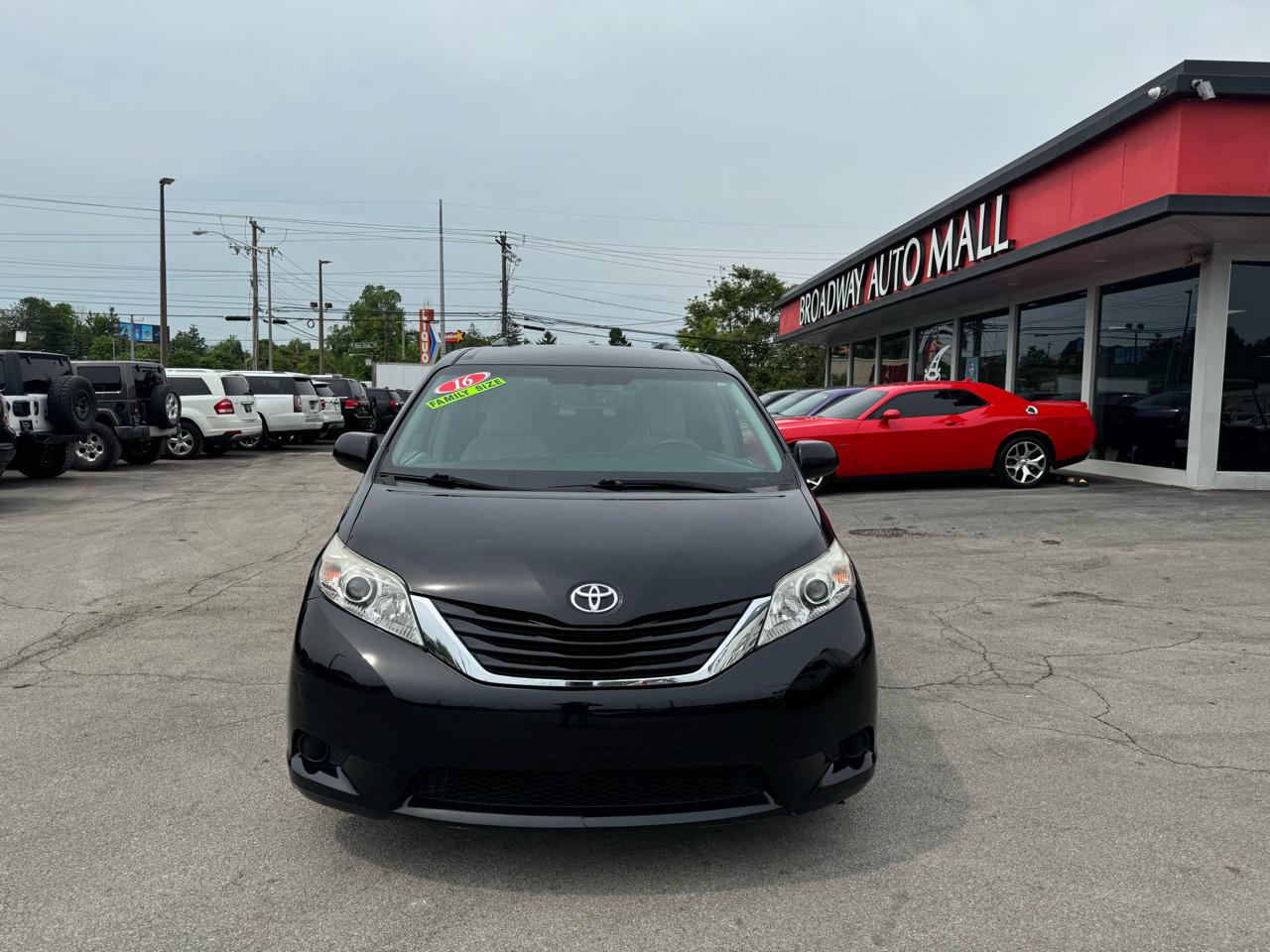 Toyota Sienna 5dr 7-Passenger Van LE FWD (Natl) 2016