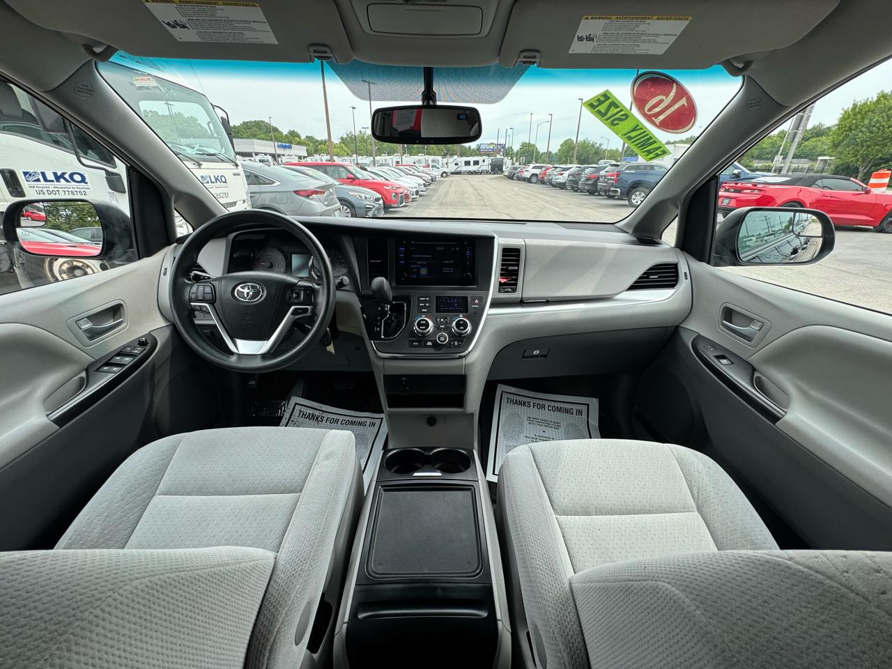Toyota Sienna 5dr 7-Passenger Van LE FWD (Natl) 2016