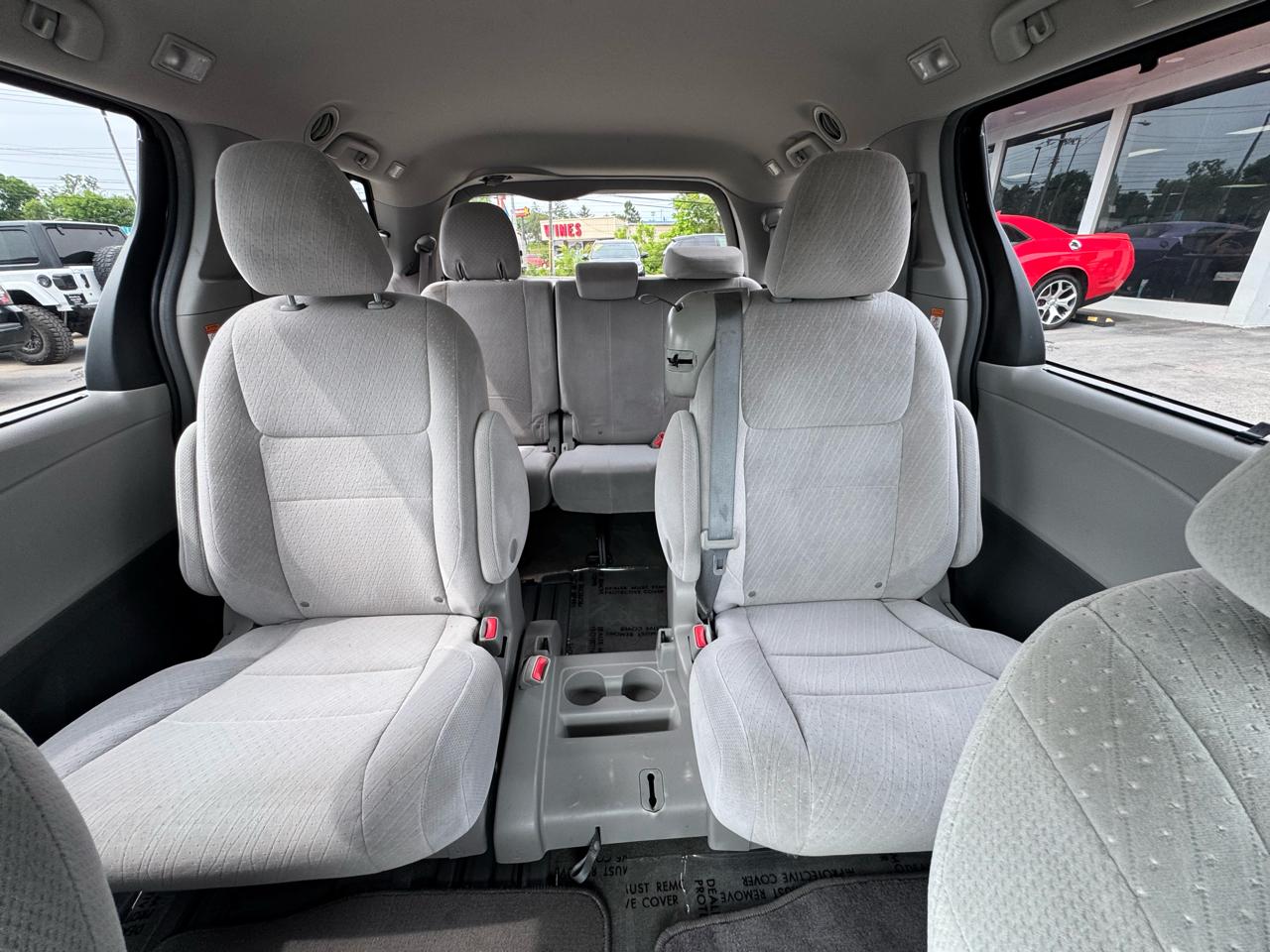 Toyota Sienna 5dr 7-Passenger Van LE FWD (Natl) 2016