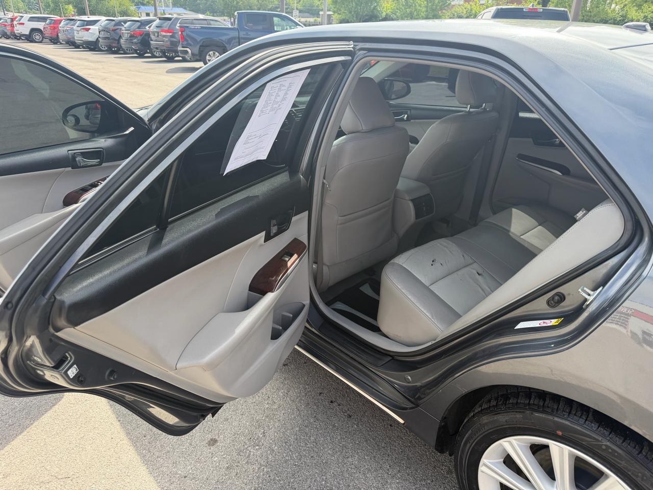 Toyota Camry 4dr Sdn I4 Auto XLE (Natl) 2012