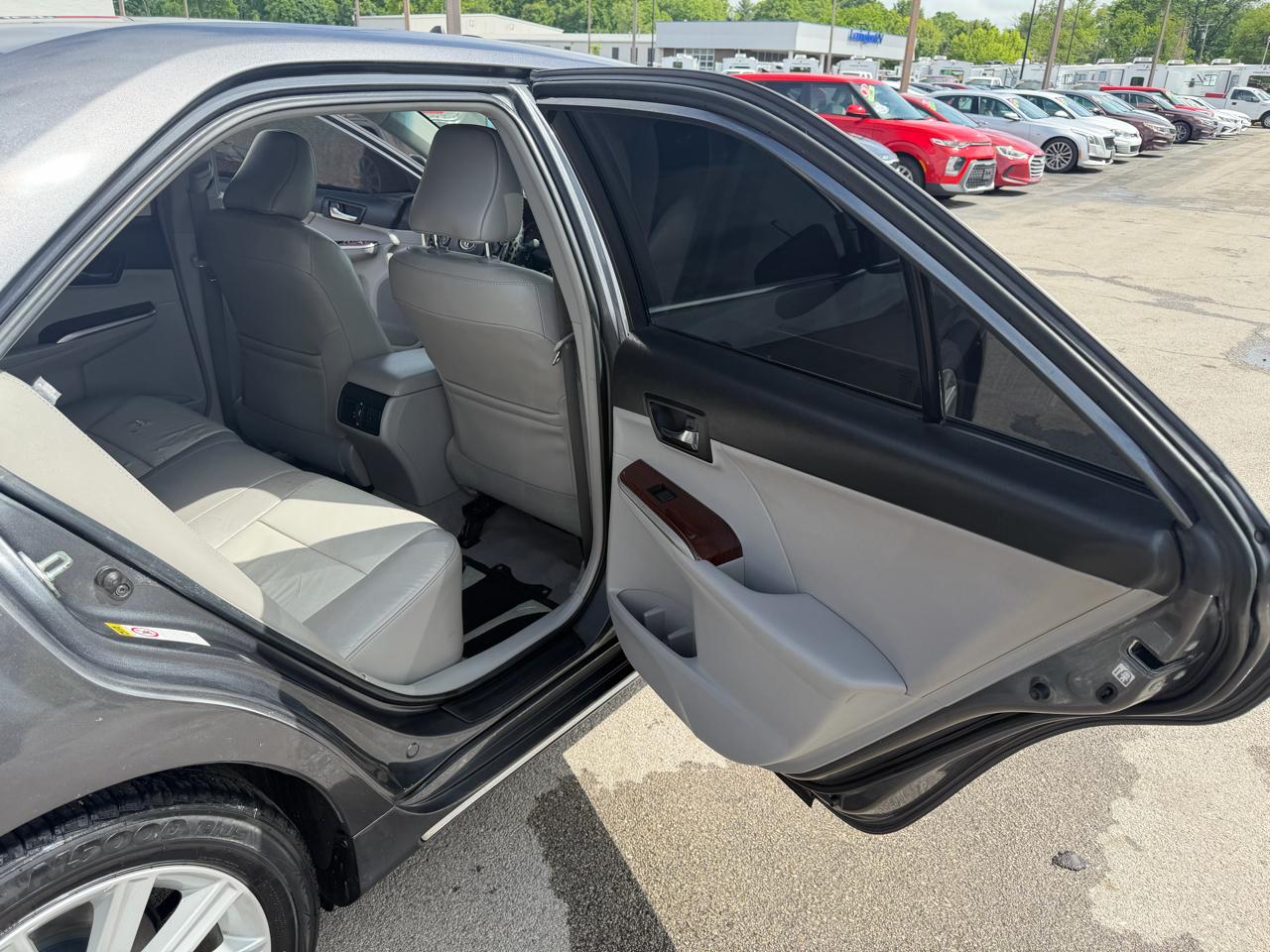 Toyota Camry 4dr Sdn I4 Auto XLE (Natl) 2012