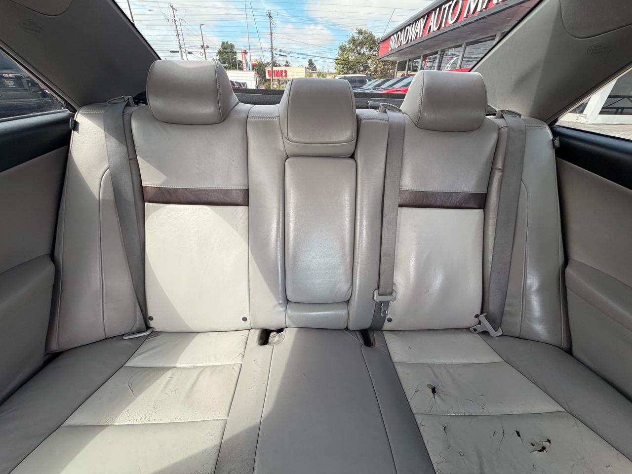 Toyota Camry 4dr Sdn I4 Auto XLE (Natl) 2012
