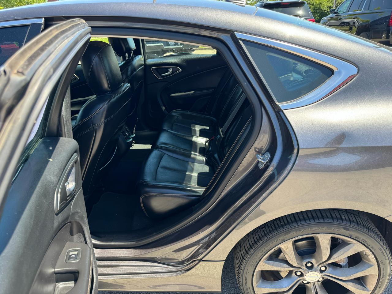 Chrysler 200 4dr Sdn C FWD 2015