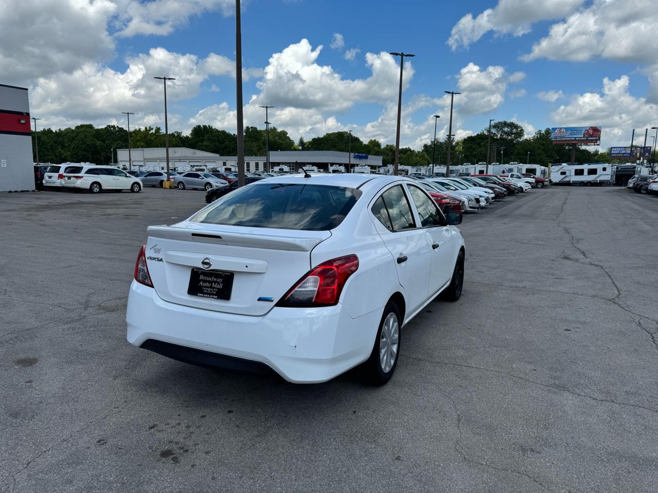Nissan Versa 4dr Sdn CVT 1.6 S Plus 2015