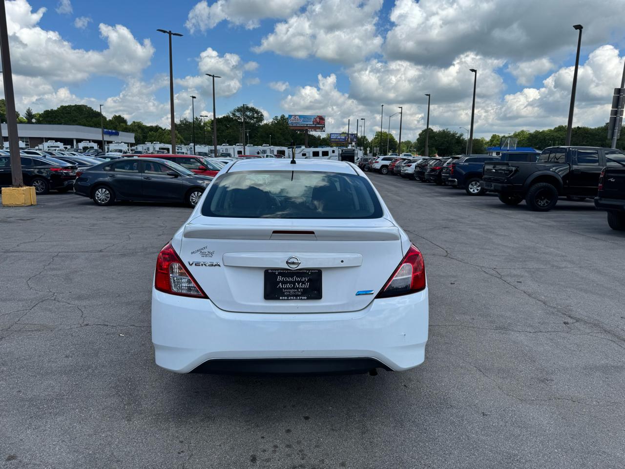 Nissan Versa 4dr Sdn CVT 1.6 S Plus 2015