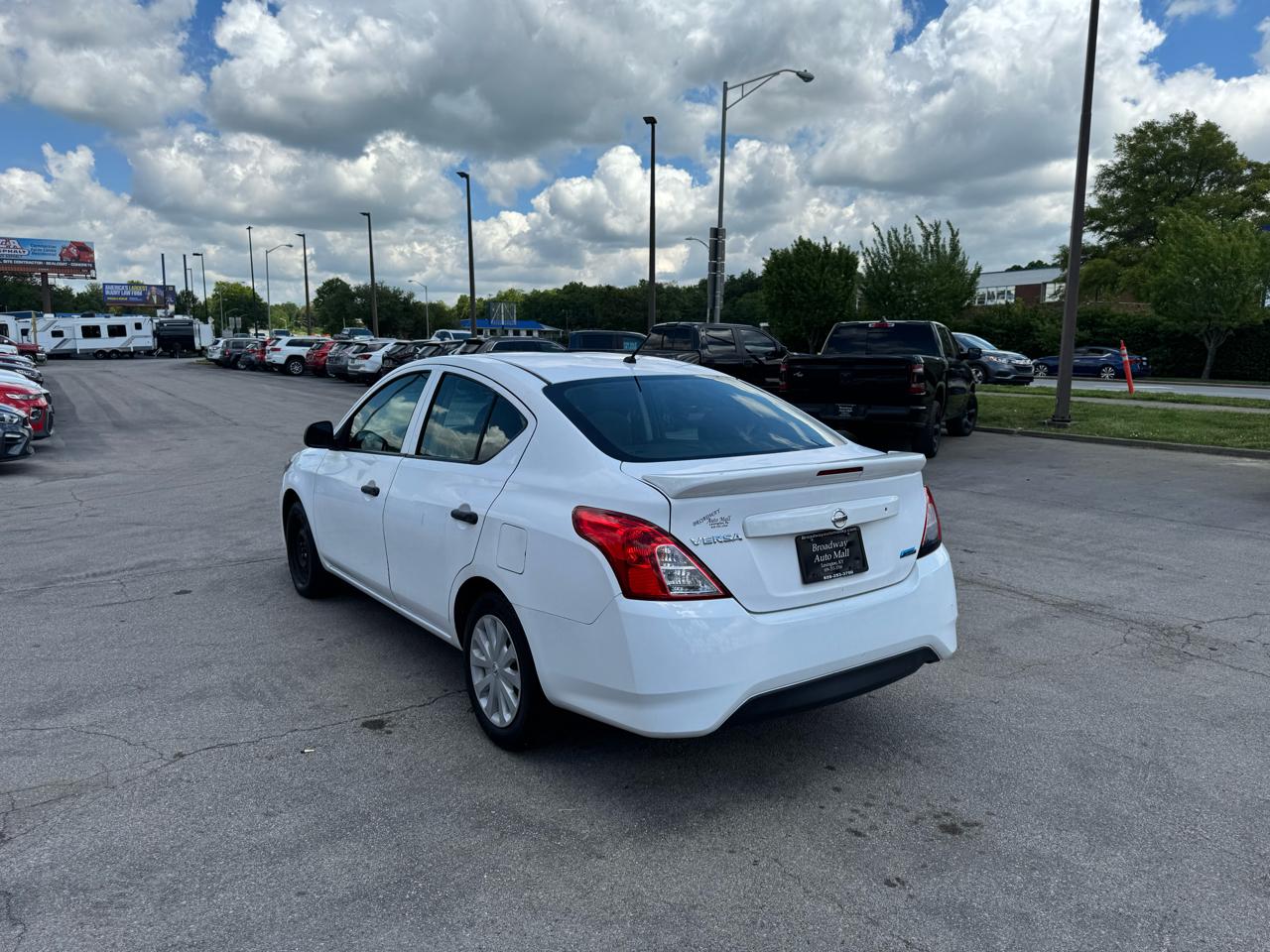 Nissan Versa 4dr Sdn CVT 1.6 S Plus 2015