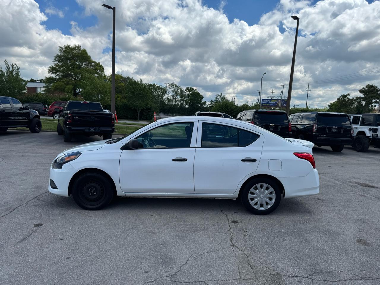 Nissan Versa 4dr Sdn CVT 1.6 S Plus 2015