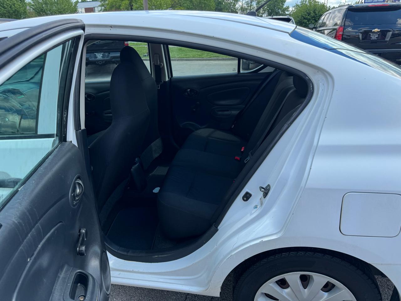 Nissan Versa 4dr Sdn CVT 1.6 S Plus 2015