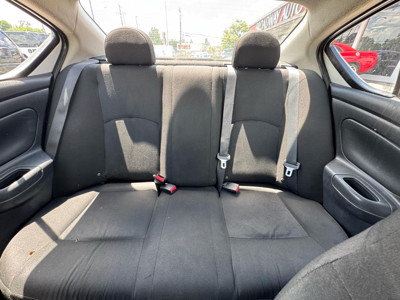 Nissan Versa 4dr Sdn CVT 1.6 S Plus 2015
