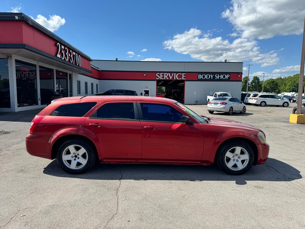 Dodge Magnum 4dr Wgn SE RWD 2005