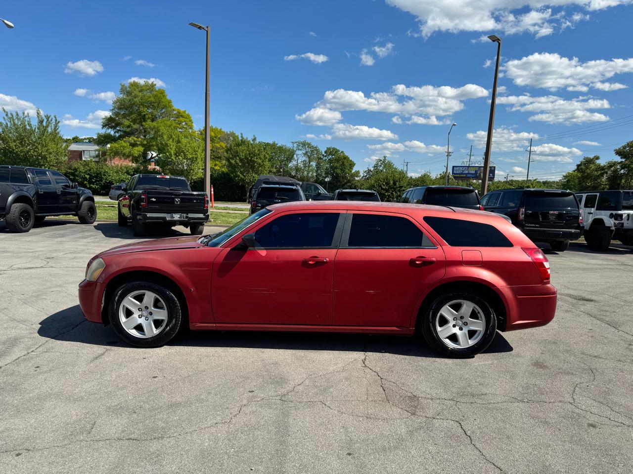Dodge Magnum 4dr Wgn SE RWD 2005