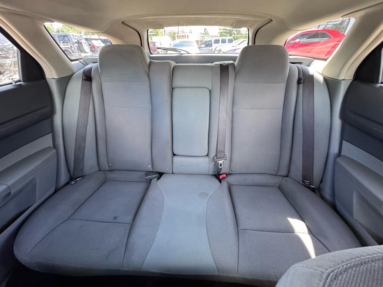 Dodge Magnum 4dr Wgn SE RWD 2005