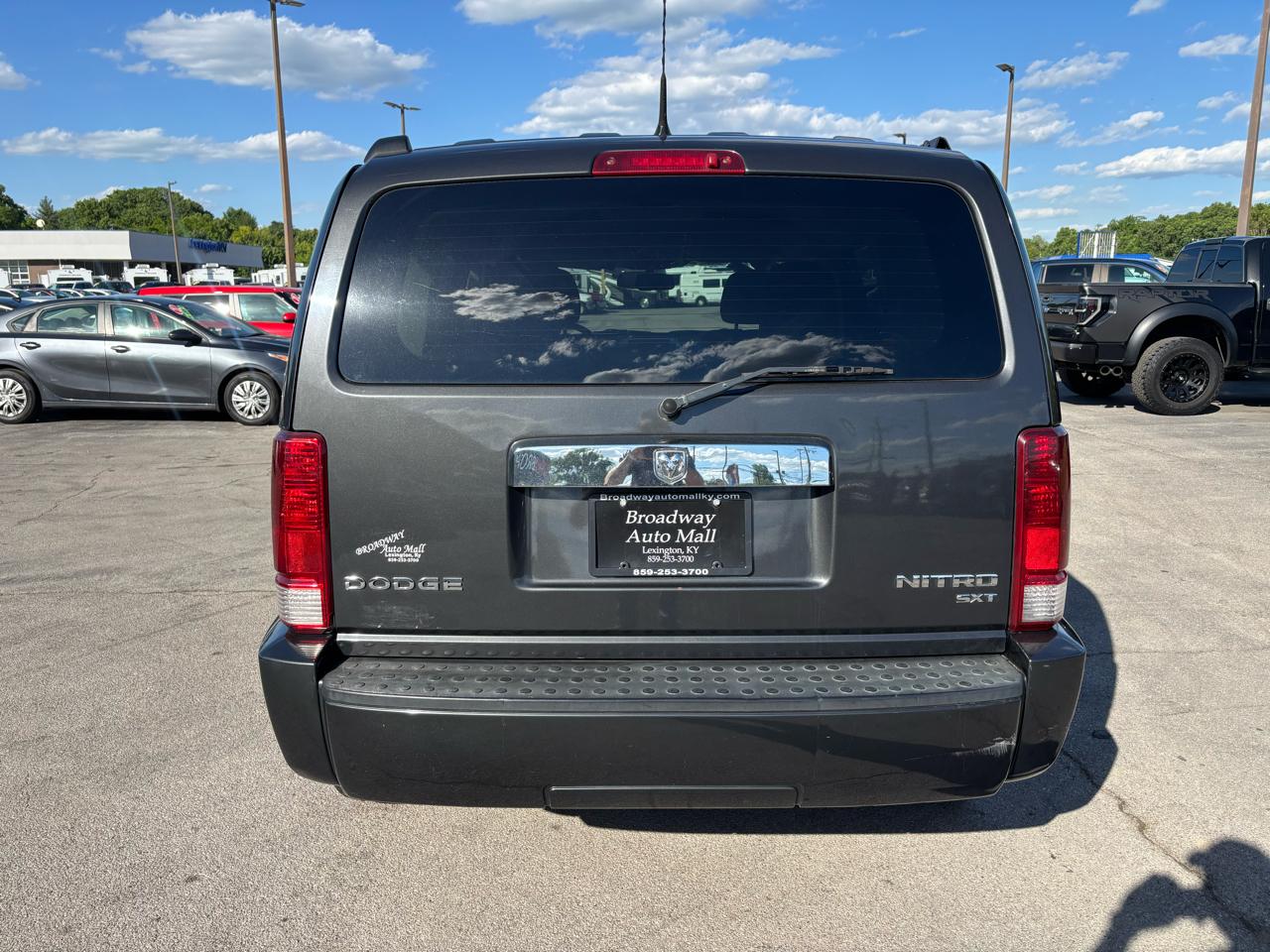 Dodge Nitro 4WD 4dr SXT 2011