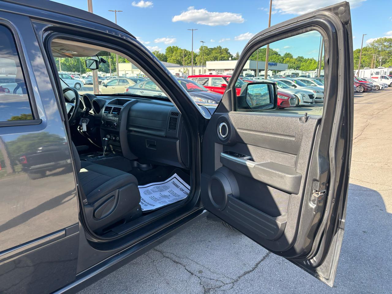 Dodge Nitro 4WD 4dr SXT 2011