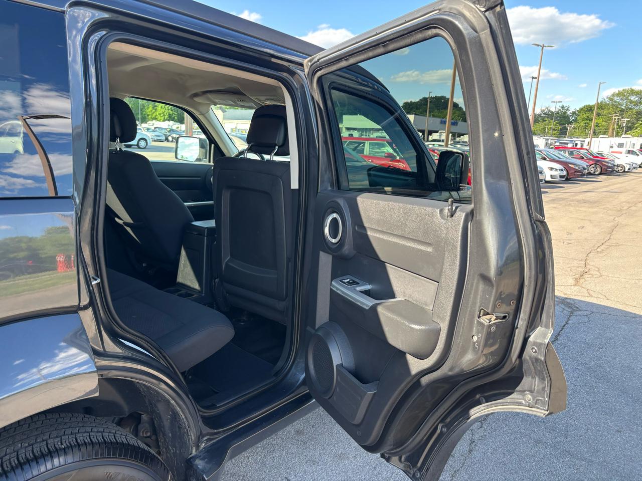Dodge Nitro 4WD 4dr SXT 2011