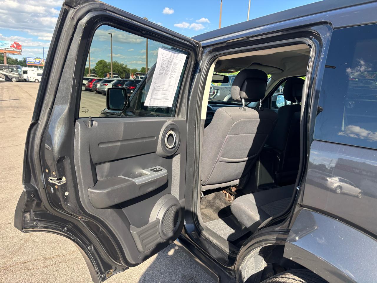 Dodge Nitro 4WD 4dr SXT 2011