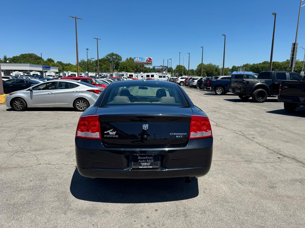 Dodge Charger 4dr Sdn SXT RWD 2010