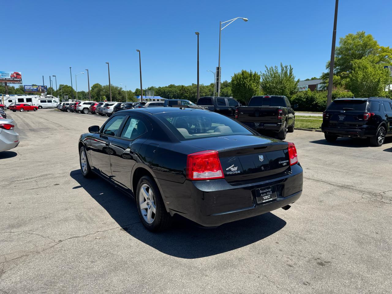 Dodge Charger 4dr Sdn SXT RWD 2010