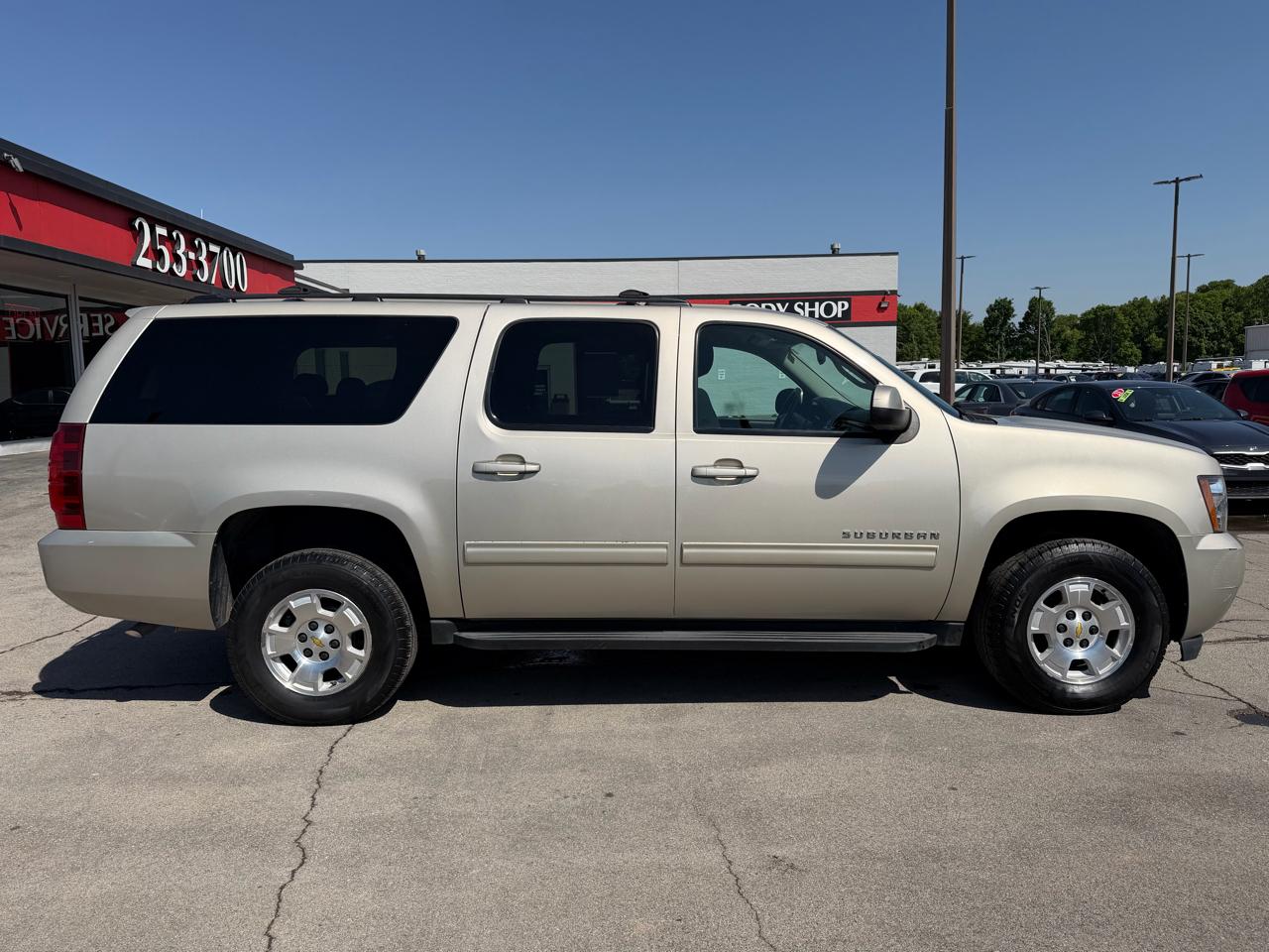 Chevrolet Suburban 4WD 4dr 1500 LS 2013