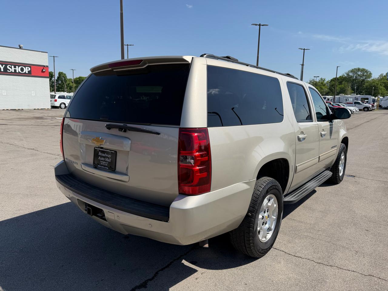 Chevrolet Suburban 4WD 4dr 1500 LS 2013
