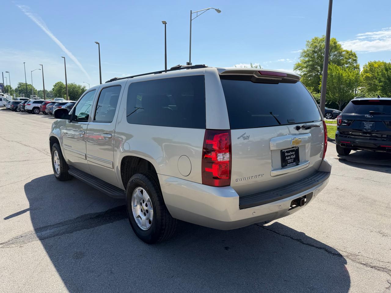 Chevrolet Suburban 4WD 4dr 1500 LS 2013