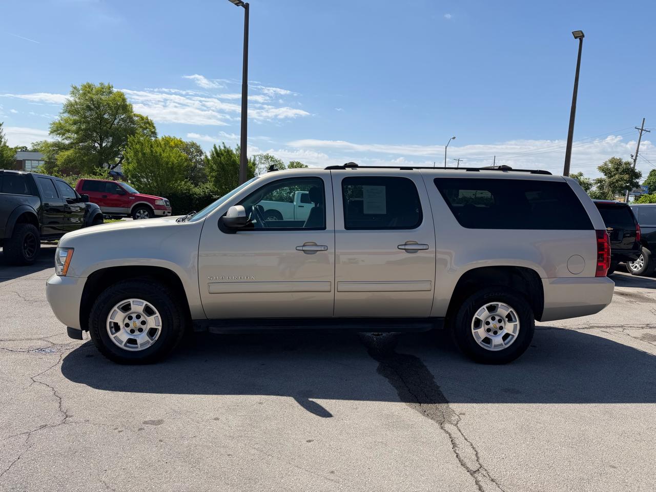 Chevrolet Suburban 4WD 4dr 1500 LS 2013