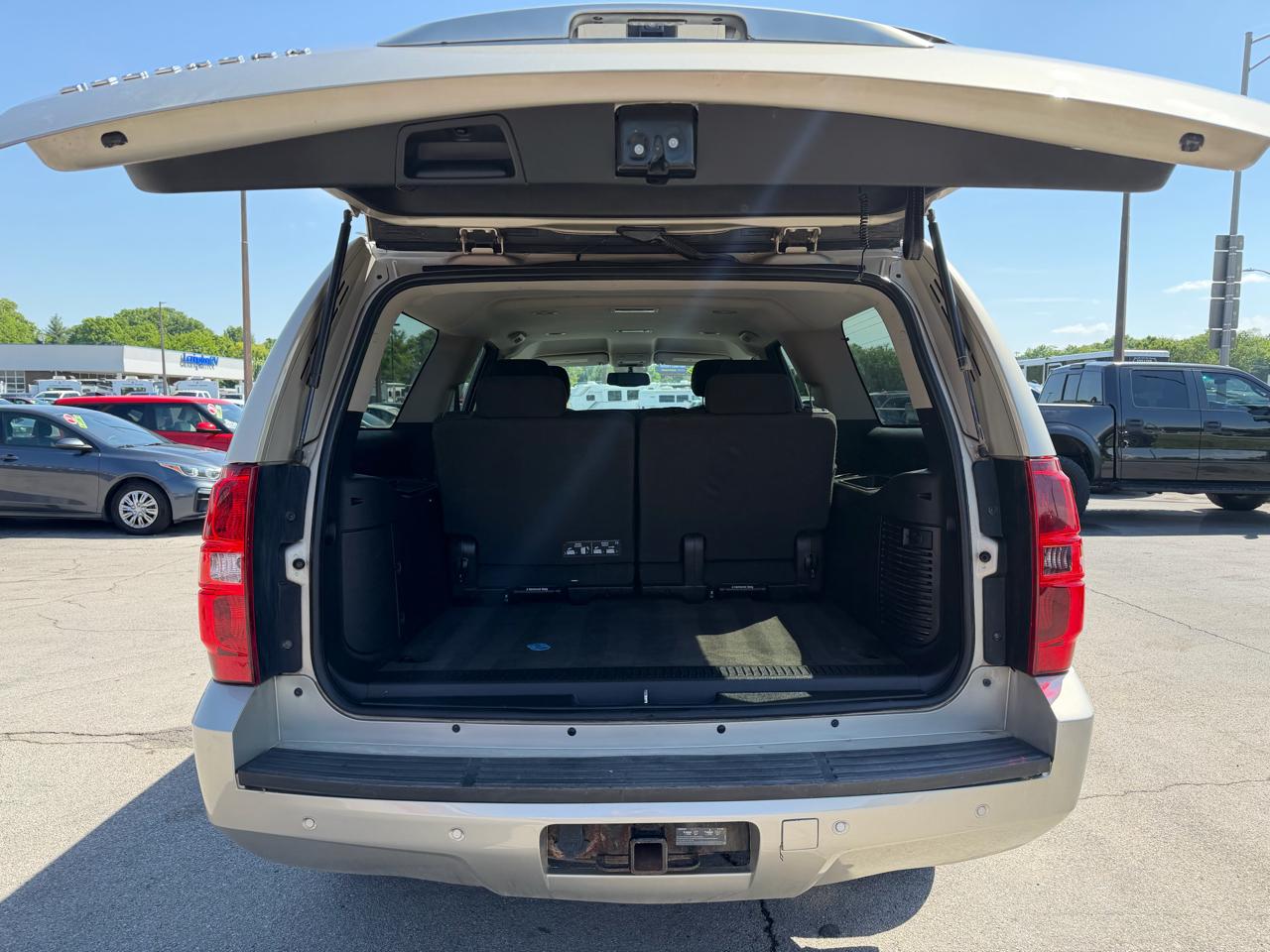 Chevrolet Suburban 4WD 4dr 1500 LS 2013