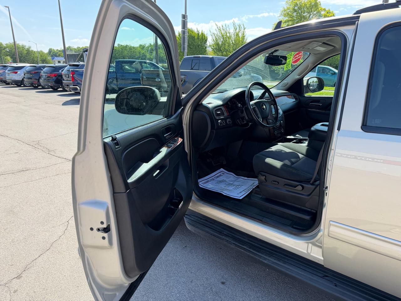 Chevrolet Suburban 4WD 4dr 1500 LS 2013
