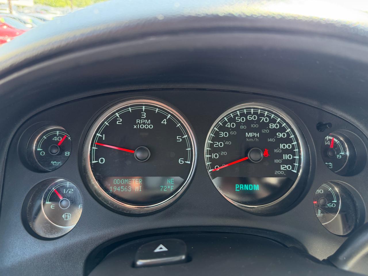 Chevrolet Suburban 4WD 4dr 1500 LS 2013