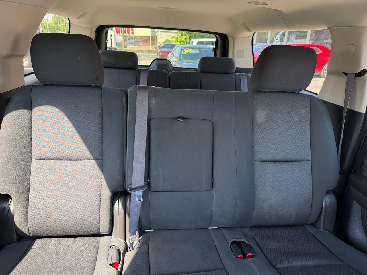 Chevrolet Suburban 4WD 4dr 1500 LS 2013