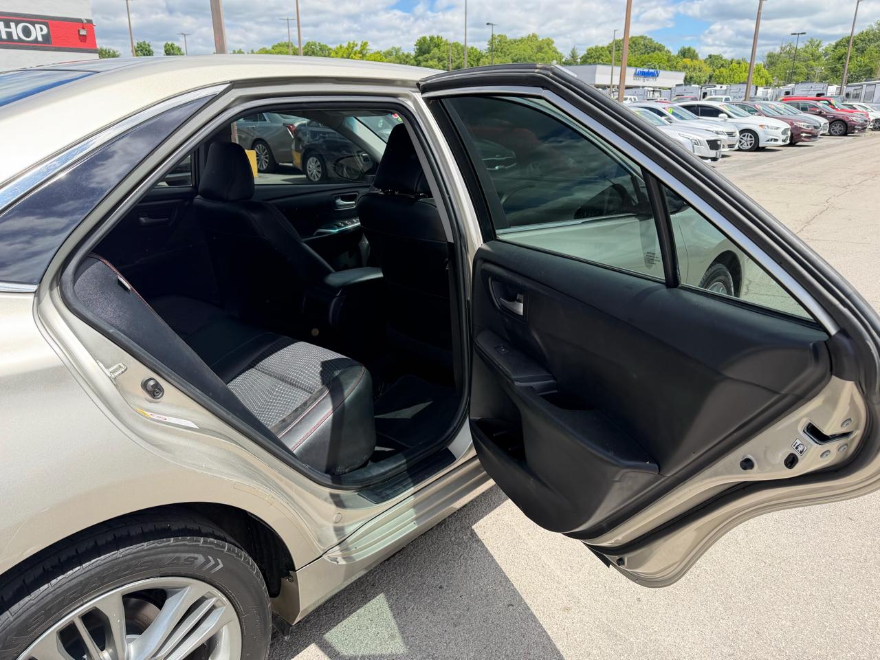 Toyota Camry SE 2015