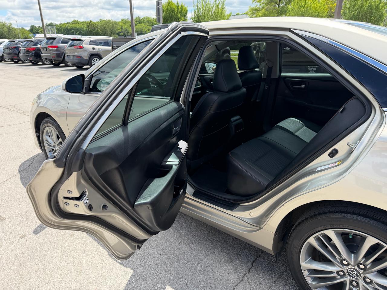 Toyota Camry SE 2015