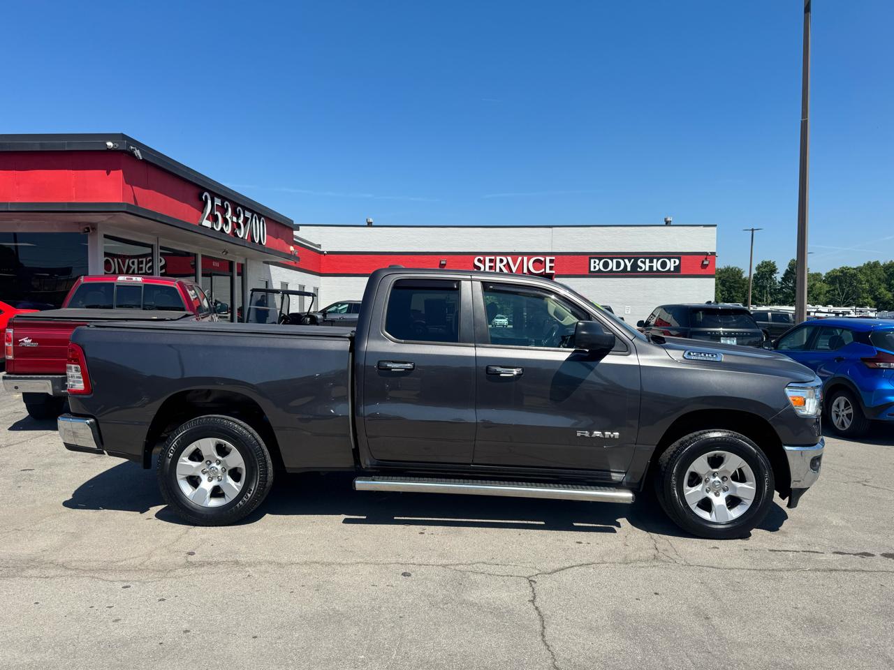 RAM 1500 Big Horn 4x4 Quad Cab 6'4" Box 2020