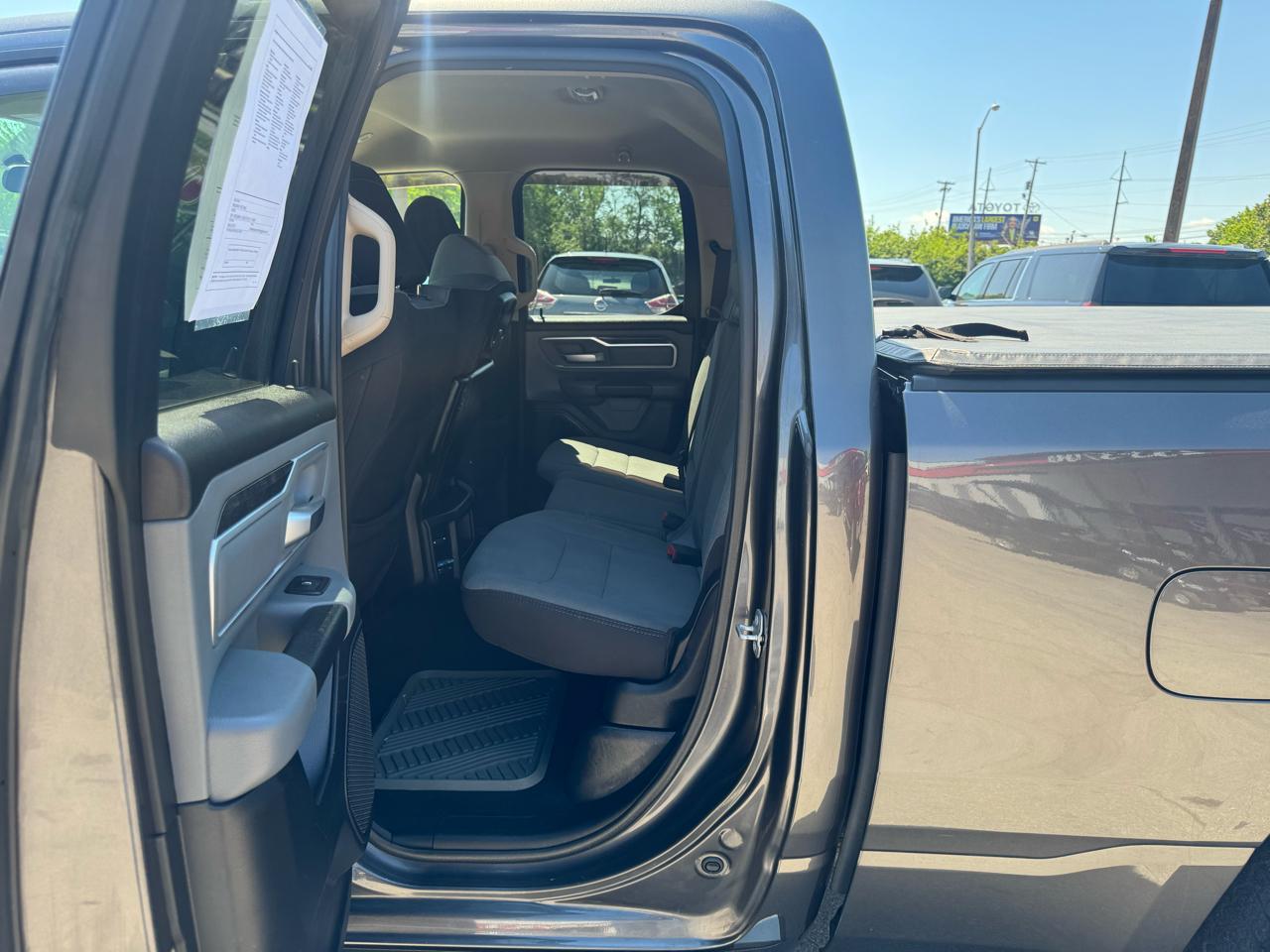 RAM 1500 Big Horn 4x4 Quad Cab 6'4" Box 2020