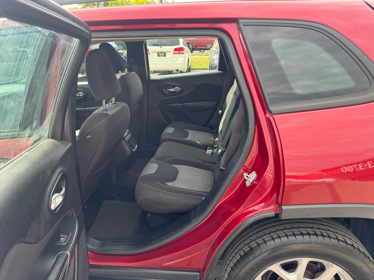 Jeep Cherokee FWD 4dr Sport 2016