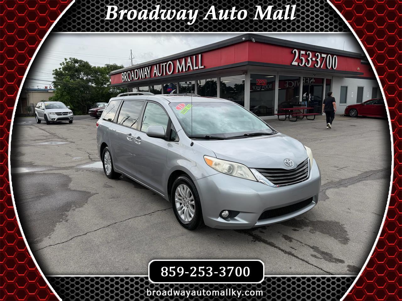 Toyota Sienna XLE 2011