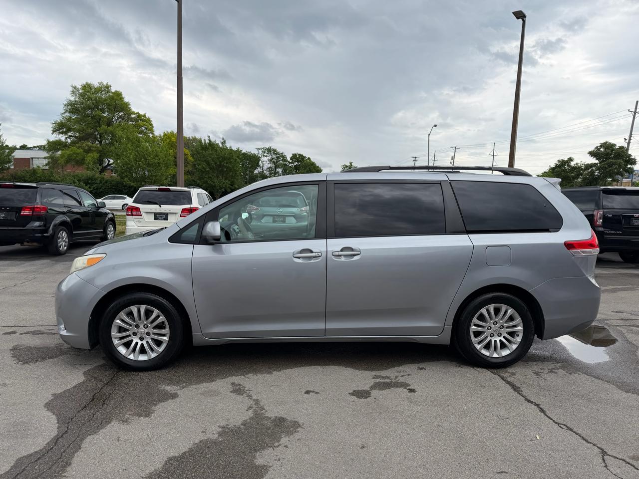 Toyota Sienna XLE 2011