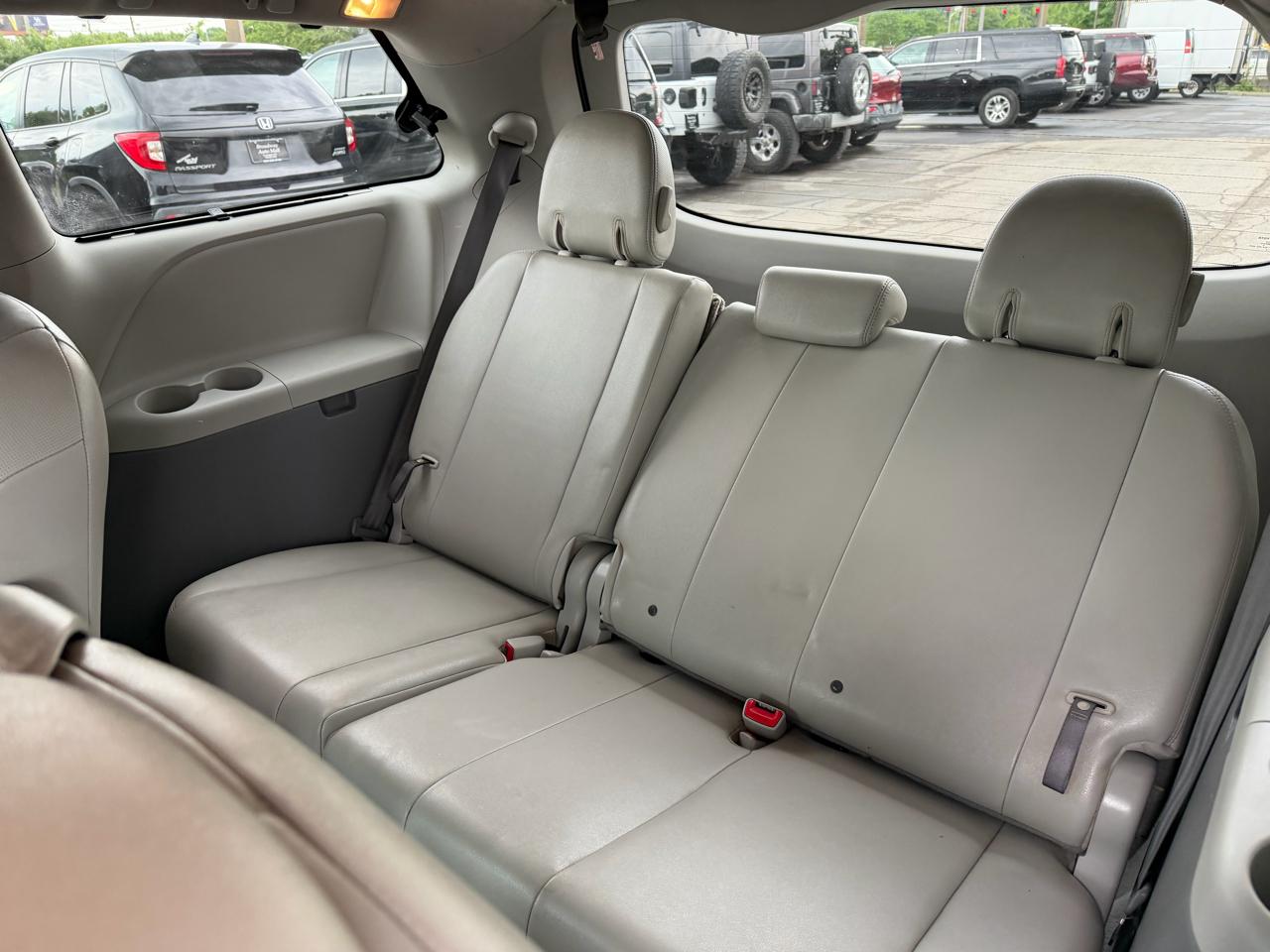 Toyota Sienna XLE 2011