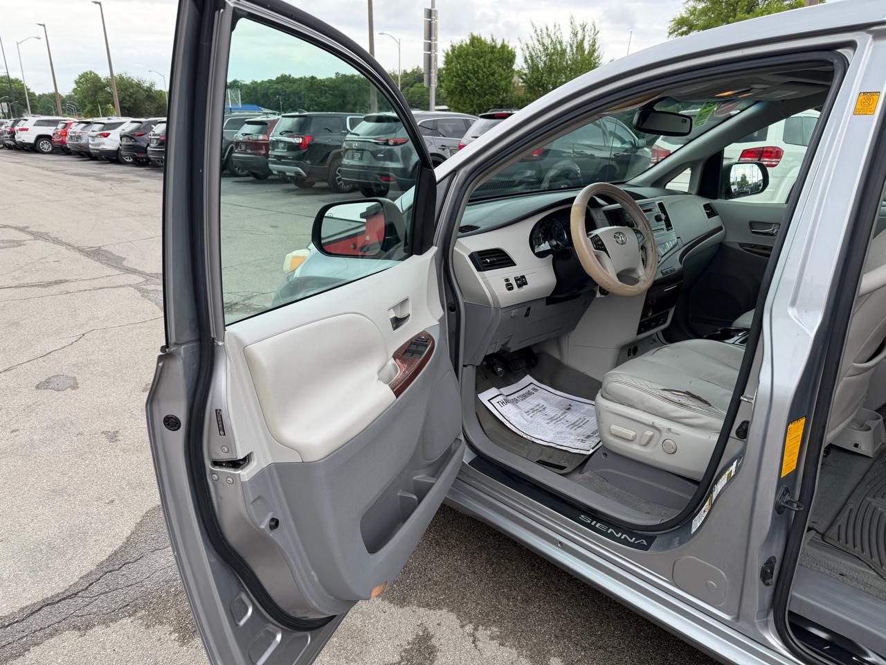 Toyota Sienna XLE 2011