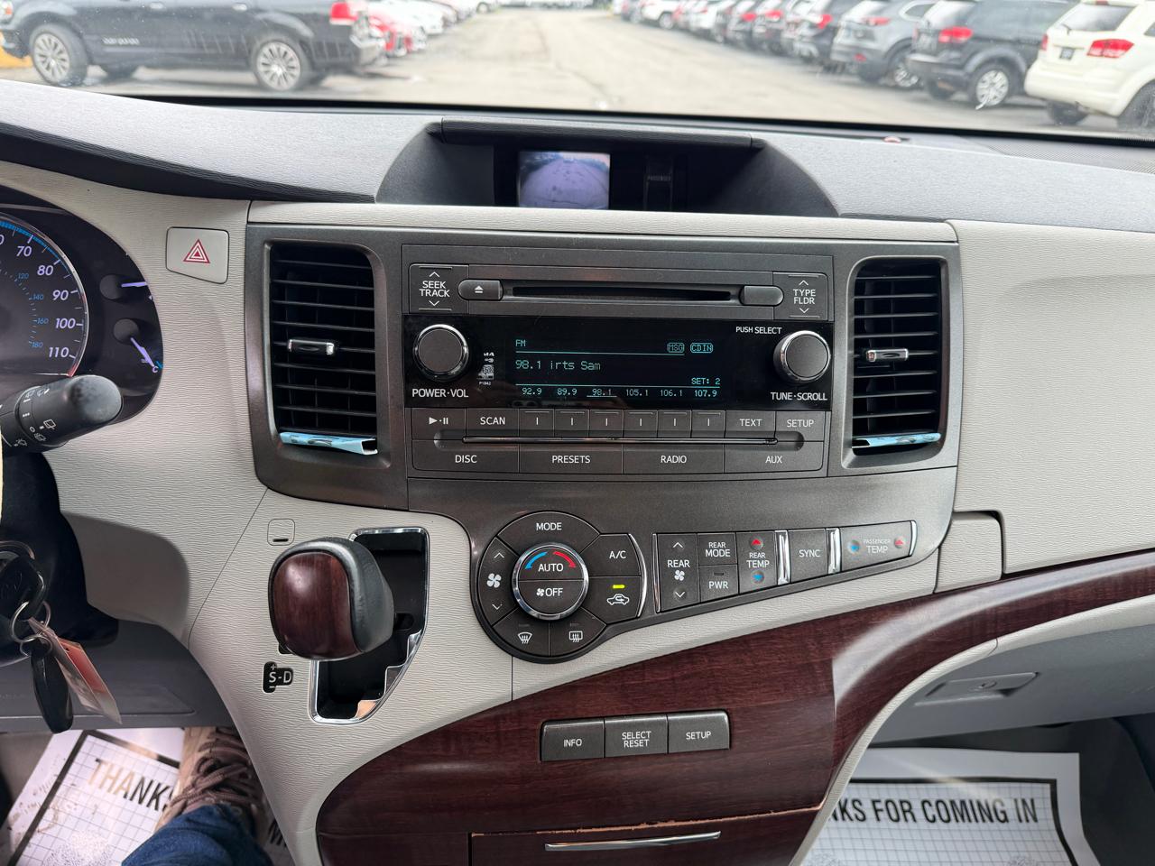 Toyota Sienna XLE 2011