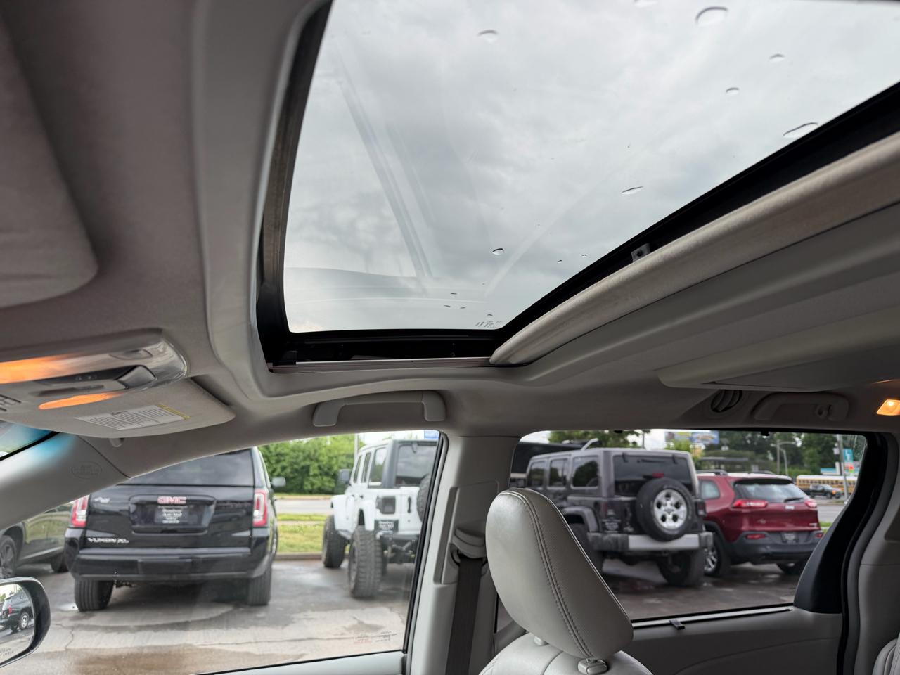 Toyota Sienna XLE 2011