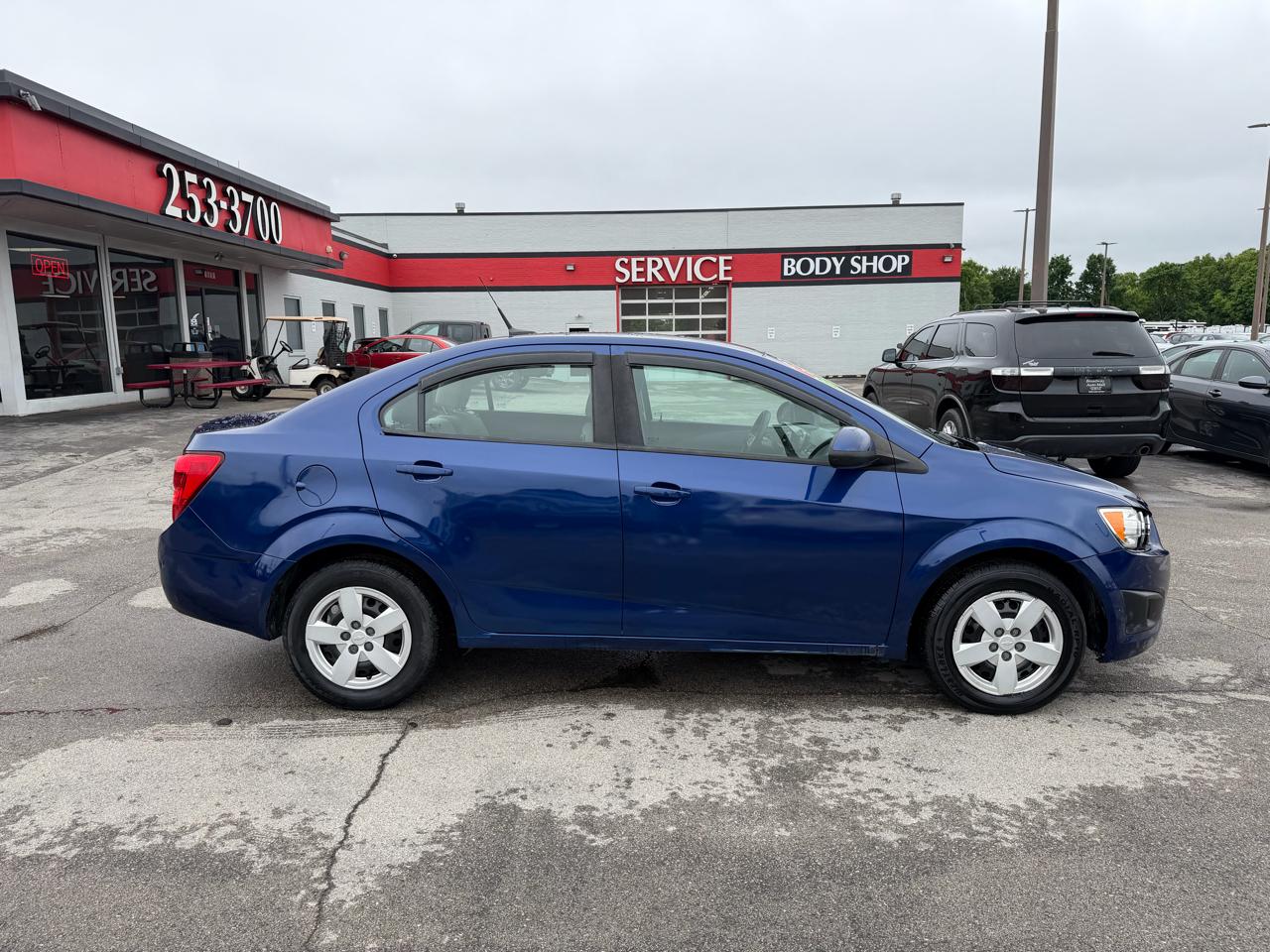 Chevrolet Sonic LS 2013