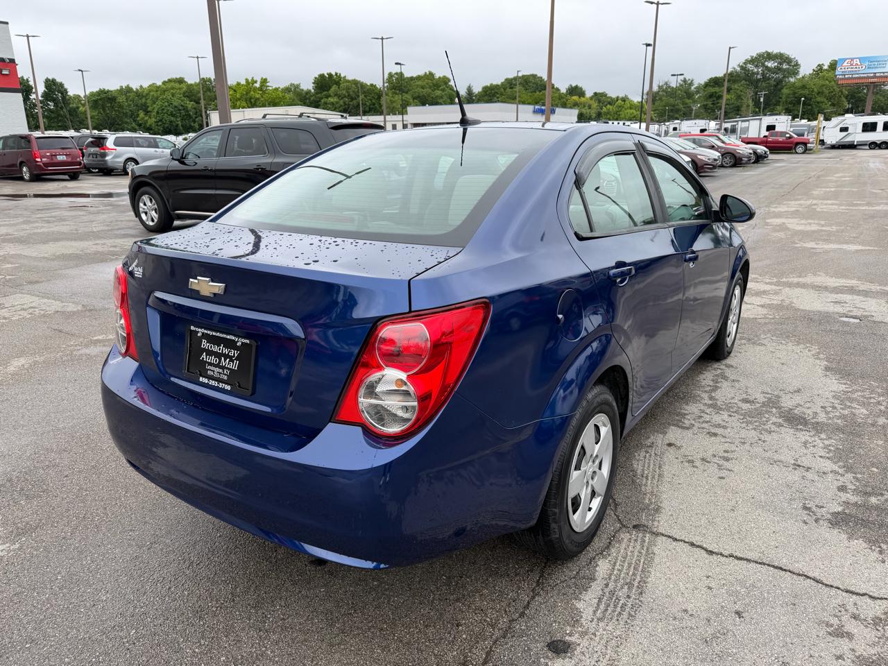 Chevrolet Sonic LS 2013
