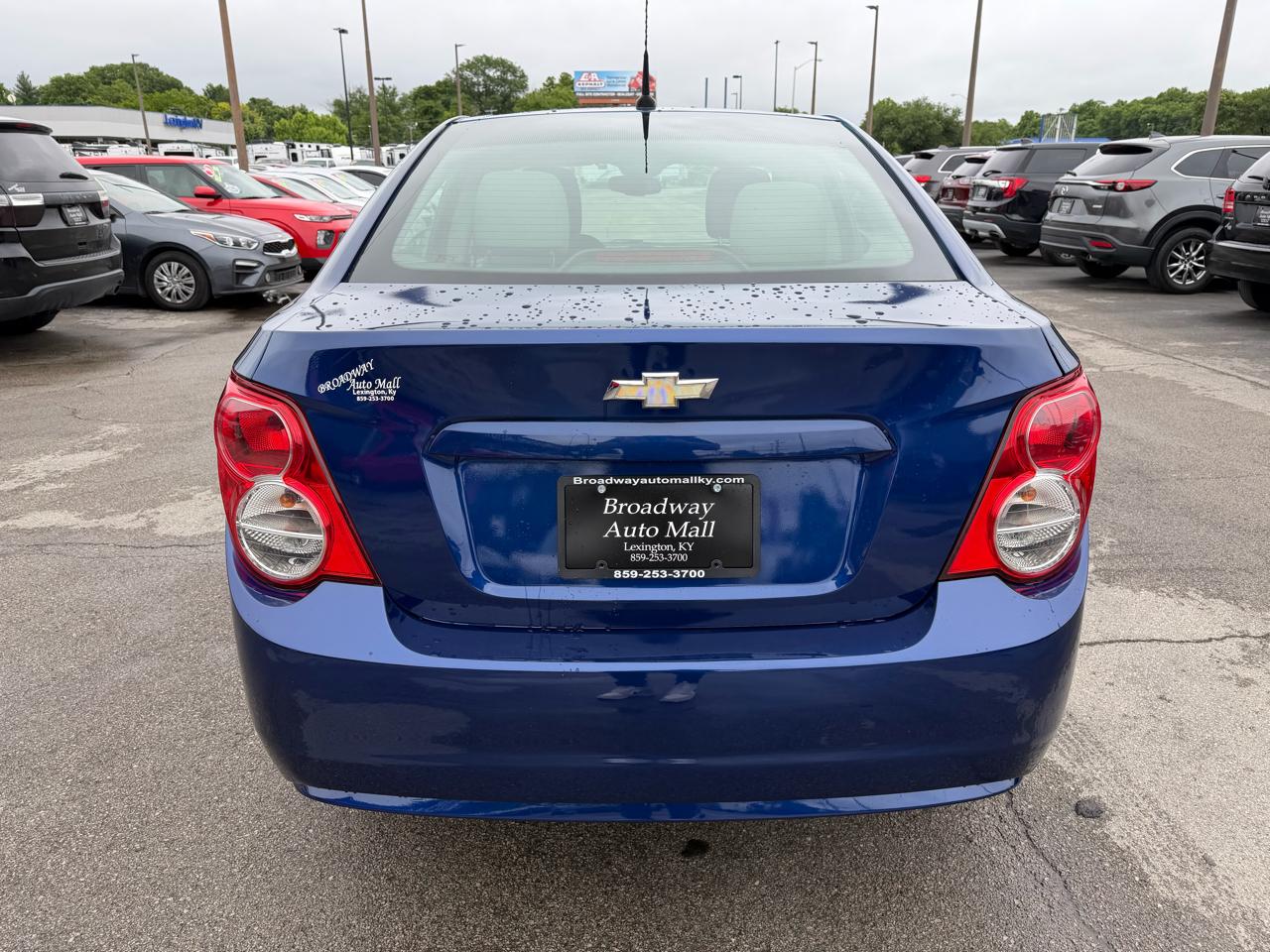 Chevrolet Sonic LS 2013